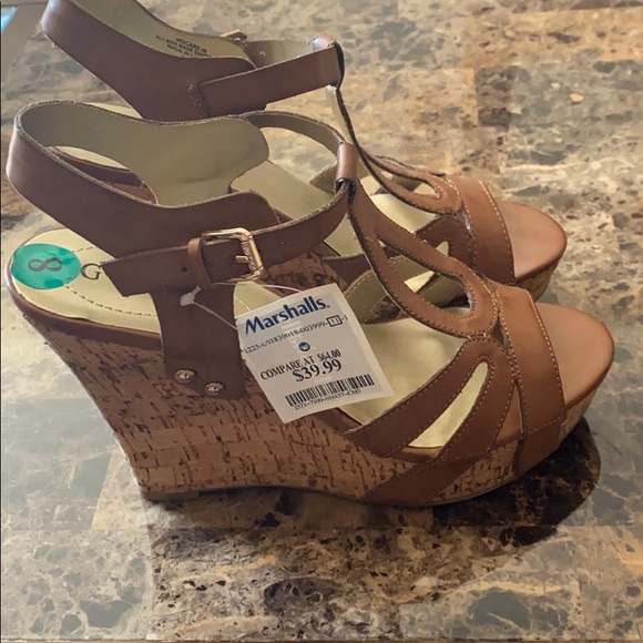 Guess Heels - Picture 2 of 2